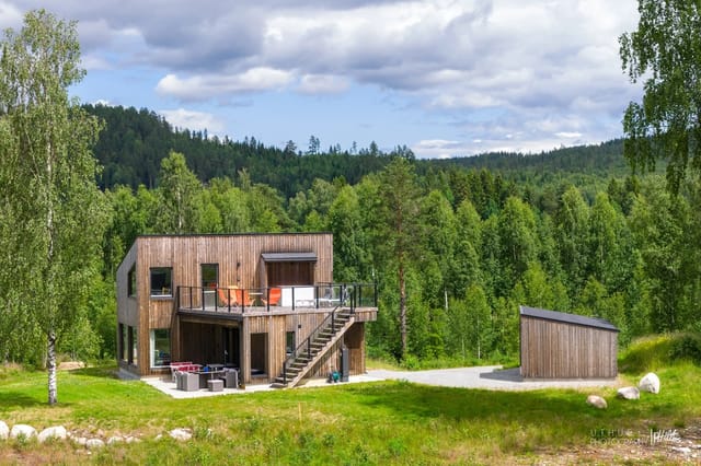 Welcome to this charming cabin at Skinnesmoen 76, presented by Bendik Blumenthal!