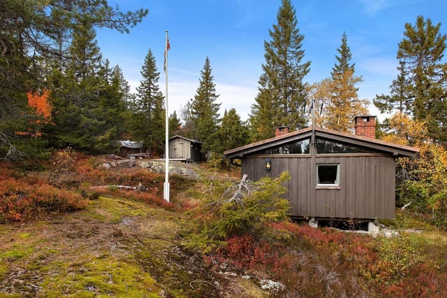 Welcome to Seterliveien 35, a particularly beautiful and well-maintained holiday home with a popular location in a very sought-after area on Skrim in Kongsberg.