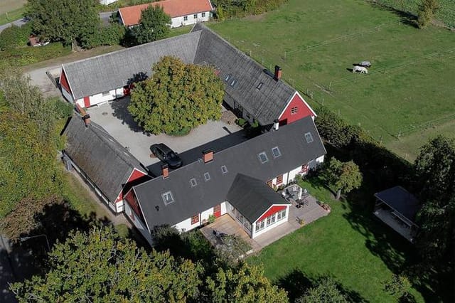 Front view of Stolpaberga Estate