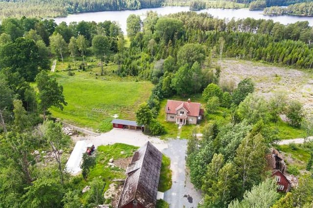 6 room farm without agriculture at Kallset 26 Gnosjö Gnosjö municipality