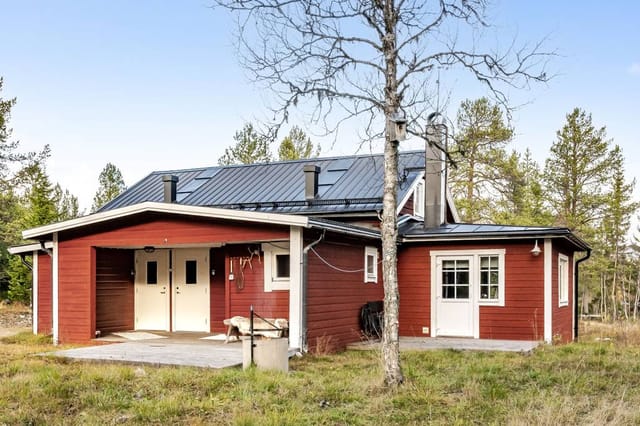 Exterior view of the timber holiday home