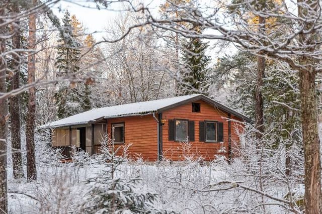 Cottage exterior view