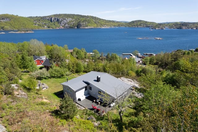 Welcome to this cozy cabin with fantastic views and excellent sun conditions