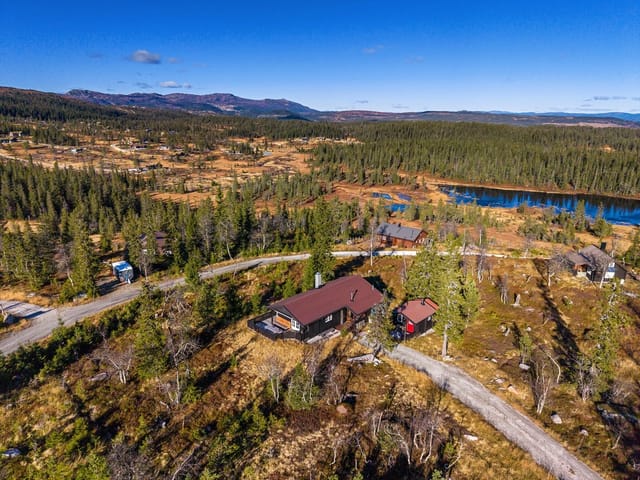 Classic mountain cabin in a popular area at southern Vegglifjell. Welcome to Sundtjønnskarven 45!