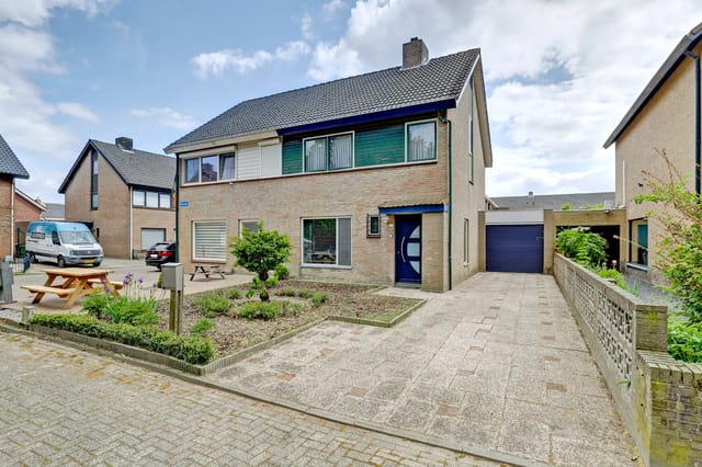 Front view of Maria van Brabantstraat 4