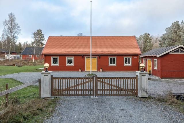 Front view of the property and main house