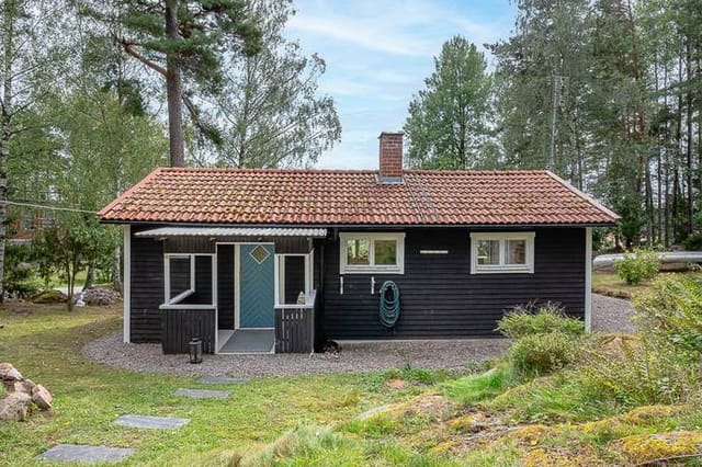 Front view of the summer house