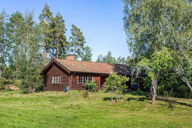 4 room farm with agriculture at Björksäter Nybygget Malmköping Flens municipality