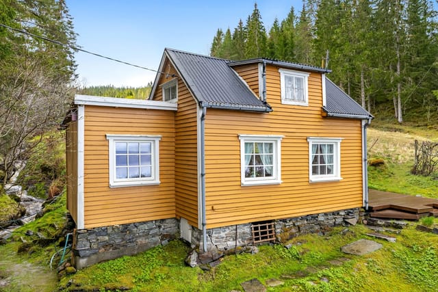 Front view of the cabin and boathouse