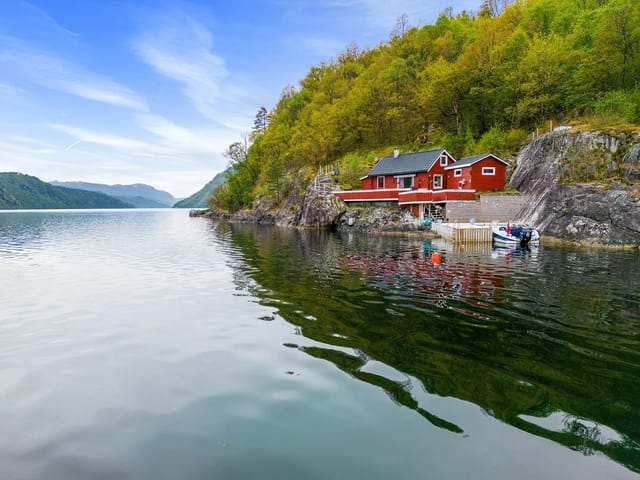 Welcome to Sjøbuneset/Saudavegen - presented by real estate agent Alexander Kvalevaag Skree at Aktiv Eiendomsmegling!