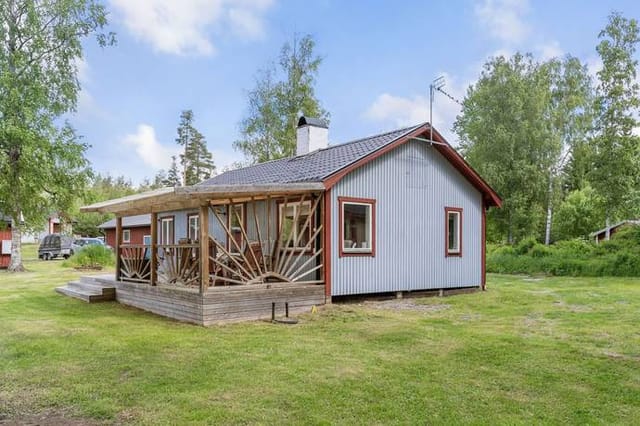 Cottage exterior view