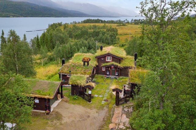 Welcome to 'Friheim' at Strandlivegen 50 by Nedre Fiplingvatnet. A dream cabin estate.