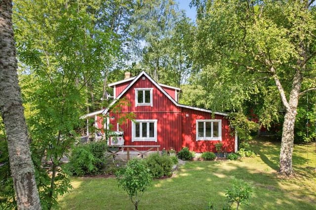 Front view of the renovated cottage