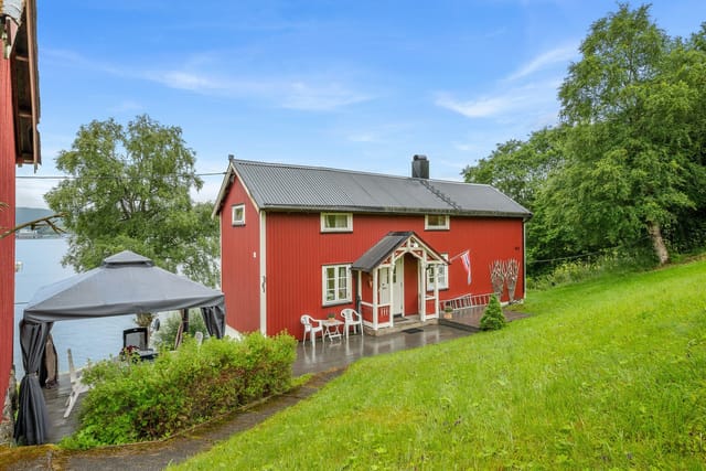 EIE Real Estate presents Lernesstranda 313! Interior photo by Haukdal.
