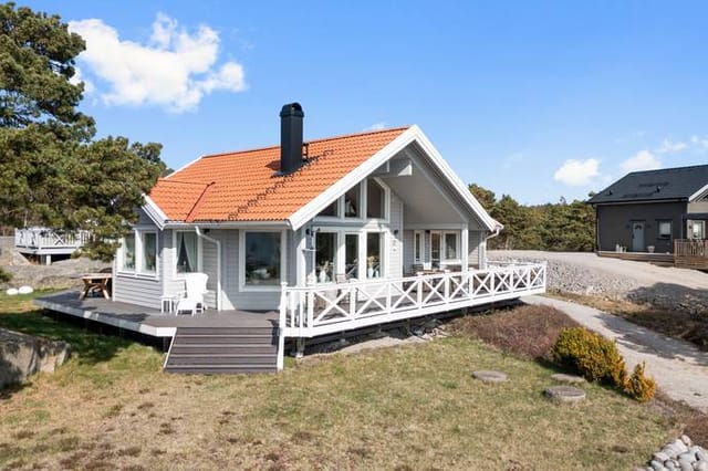Front view of the house and garden