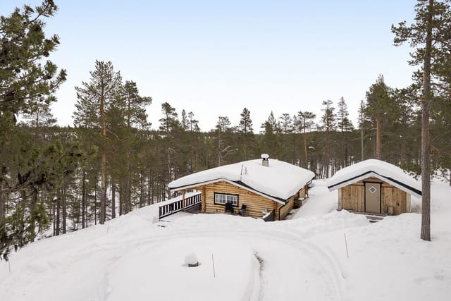 Welcome to Femundgropa 11! A leisure property with a cozy handcrafted log cabin from 2001 and an annex from 2013.