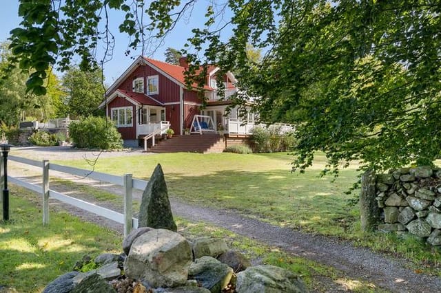 Front view of Karlshem, Fågelmaravägen 33