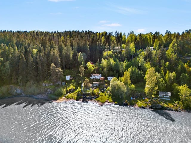 Front view of the cabin and property