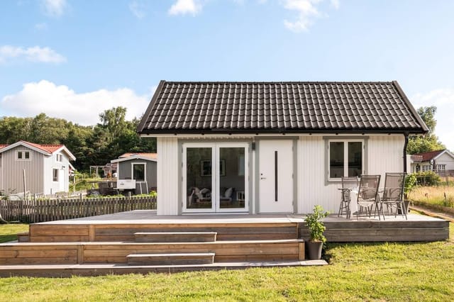 Exterior view of the cottage and garden