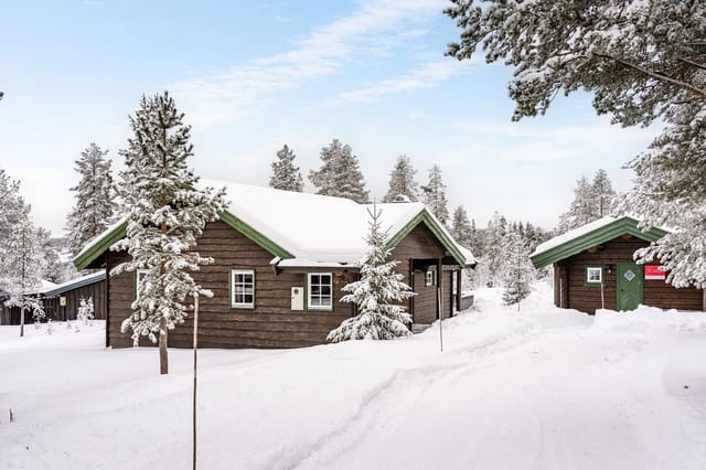 Welcome to Trysil-Knuts Fjellverden and this cozy cabin in Fjellverden Øst 219! The plot is located high in the terrain, providing easy access to cross-country ski trails and hiking paths.