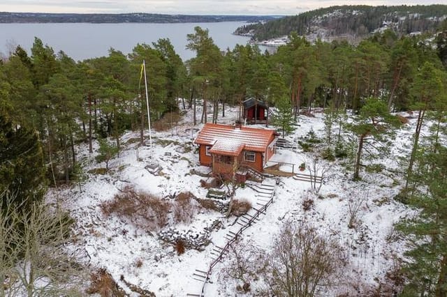 Cottage exterior view