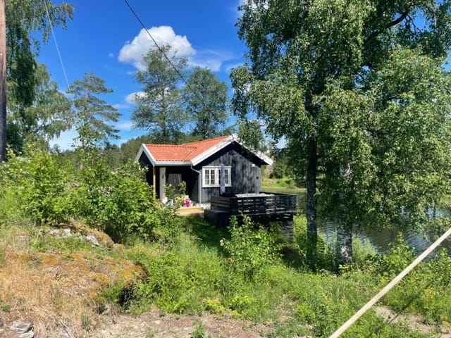 Beautifully located cabin near the water