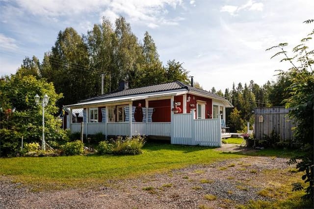 Cottage exterior view