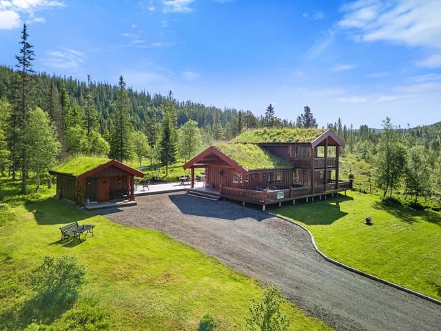 Welcome to Ramstadveien 244 - A spacious cabin over two floors with traditional materials combined with modern comfort.