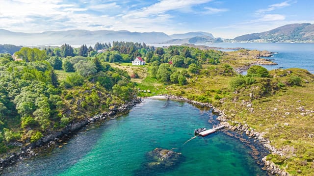 Welcome to beautiful Hatløya.