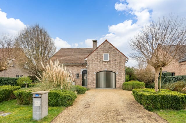 Front view of Onze Lieve Vrouwestraat 15