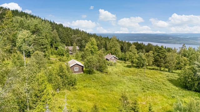 Welcome to beautiful Feiring, and Øverbygdvegen 85!