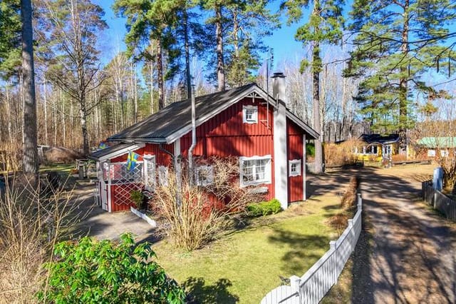 Exterior view of the cottage and garden
