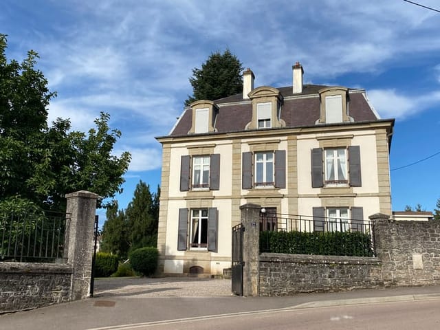Front view of the mansion in Monthureux-sur-Saône