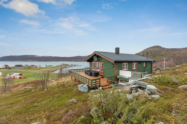 Welcome to Roneggiveien 17, presented by Magnar Sønvisen Moe for DNB Eiendom.