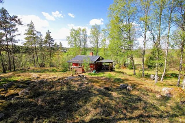 Exterior view of the cottage and garden