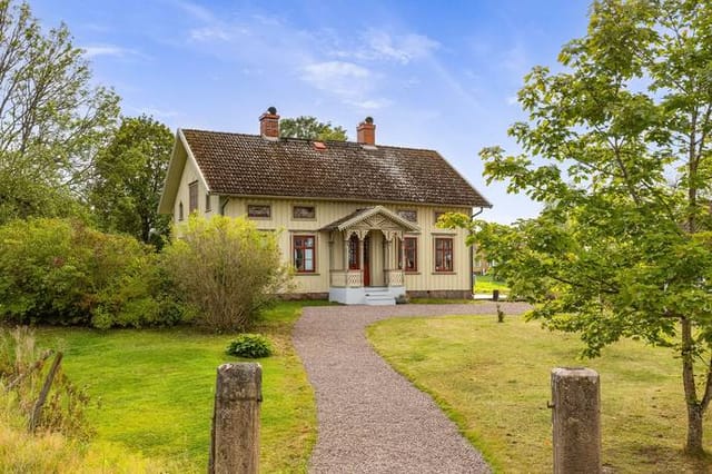 Front view of the house and garden