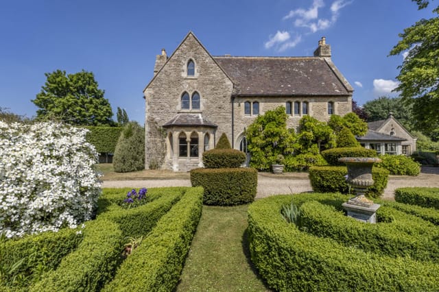 Front view of Shillbrook Manor