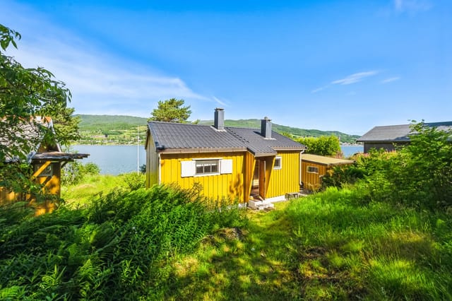 Welcome to Prestegardsvegen 205 - a property with a great location and beautiful outdoor areas.