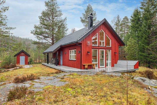 Welcome to Selåsvatn 140! A beautiful holiday home in a secluded location by the water.