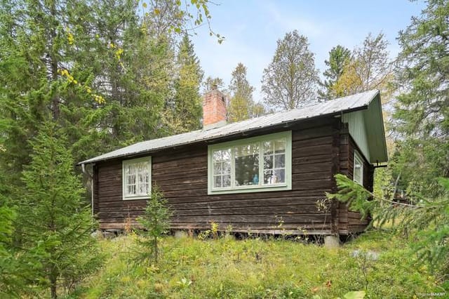 Exterior view of the log cabin