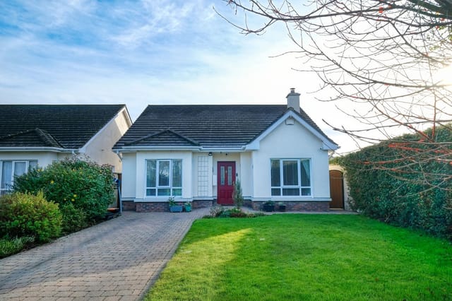 6 Oaklands Grove, Ballinalee Road, Longford, N39E8E8