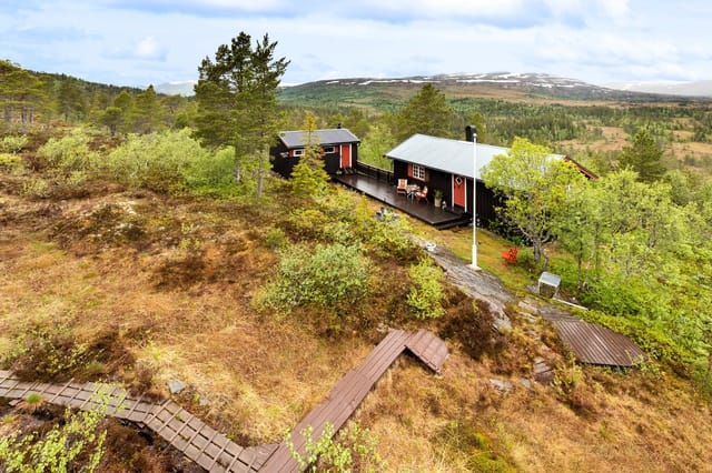 EiendomsMegler 1 v/ Jonas Almli har gleden av å presentere Ytter Svorksjøvegen 157!