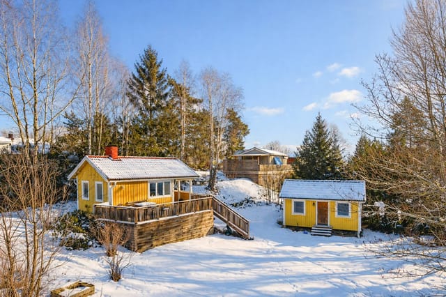 Front view of the holiday home and terrace