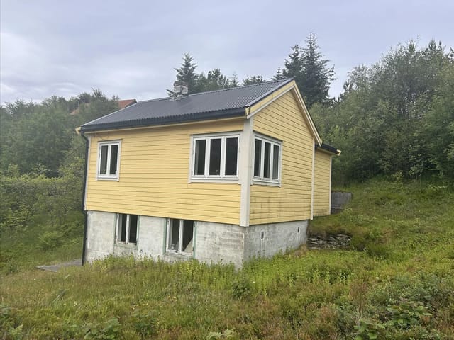 Nordre Haugland, approx. 20 min from the bridge.