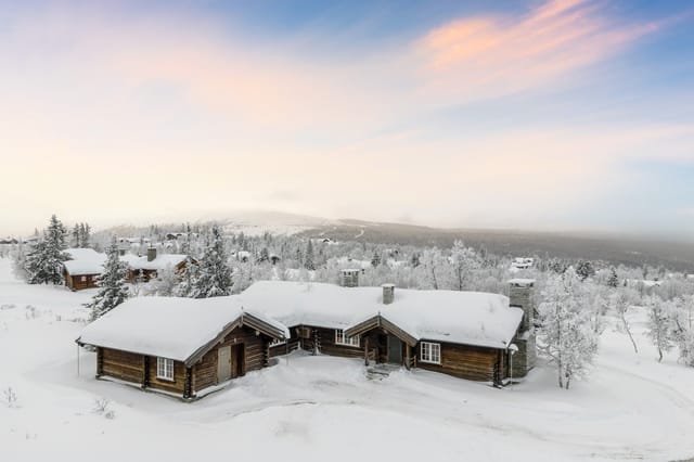 PrivatMegleren Lillehammer presents Gålålia 230 – a luxurious and well-equipped log cabin with a prime location at the top of Gålålia. Photo: JA Boligstyling