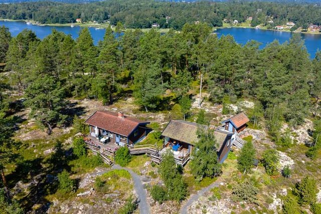 Main house and guest cottage exterior