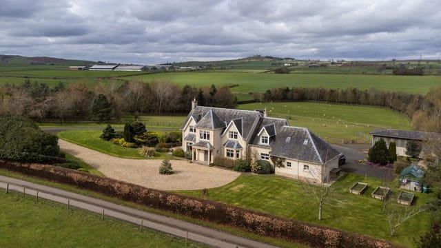 Front view of Goshielaw country house