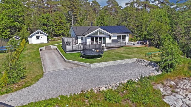 Front view of the villa and garden