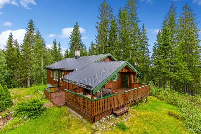 Welcome to Bulandsvegen 833, a beautifully developed cabin complex with a very private location near Bulandsvatnet.