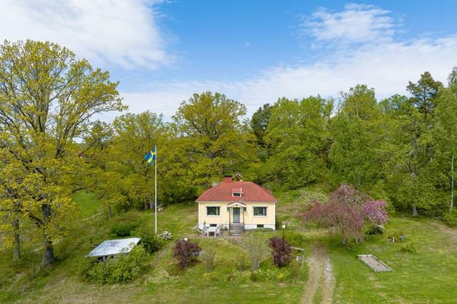 Exterior view of the house and garden